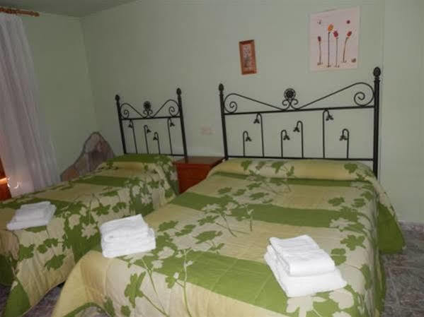 Hostal El Portalico Linares de Mora Ngoại thất bức ảnh